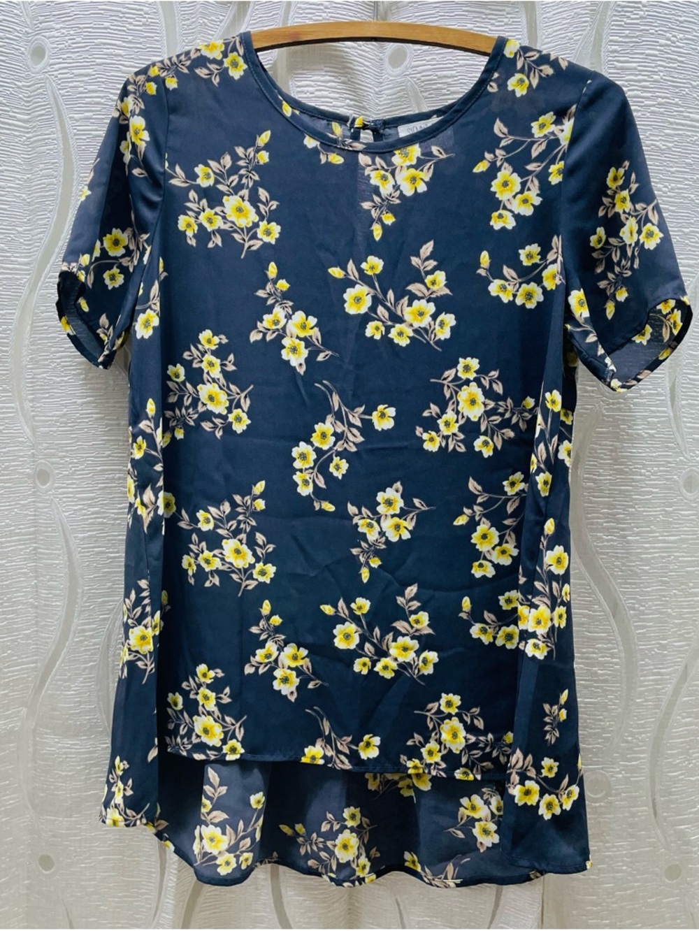 Sienna Sky Blouse Womens Small Navy Blue Floral Short Sleeve Excellent Pleated